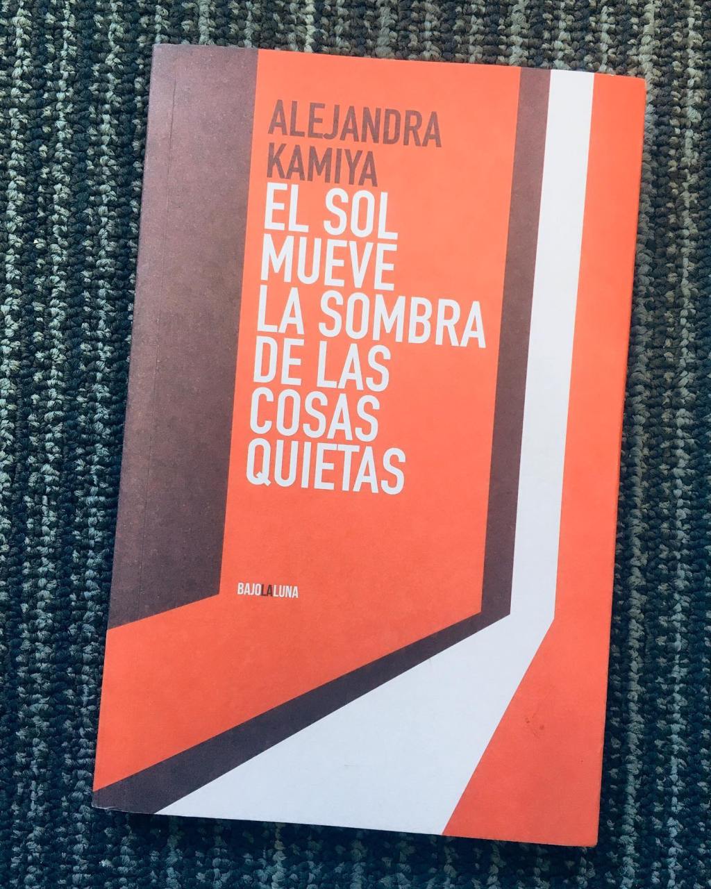 El sol mueve la sombra de las cosas&nbsp;quietas